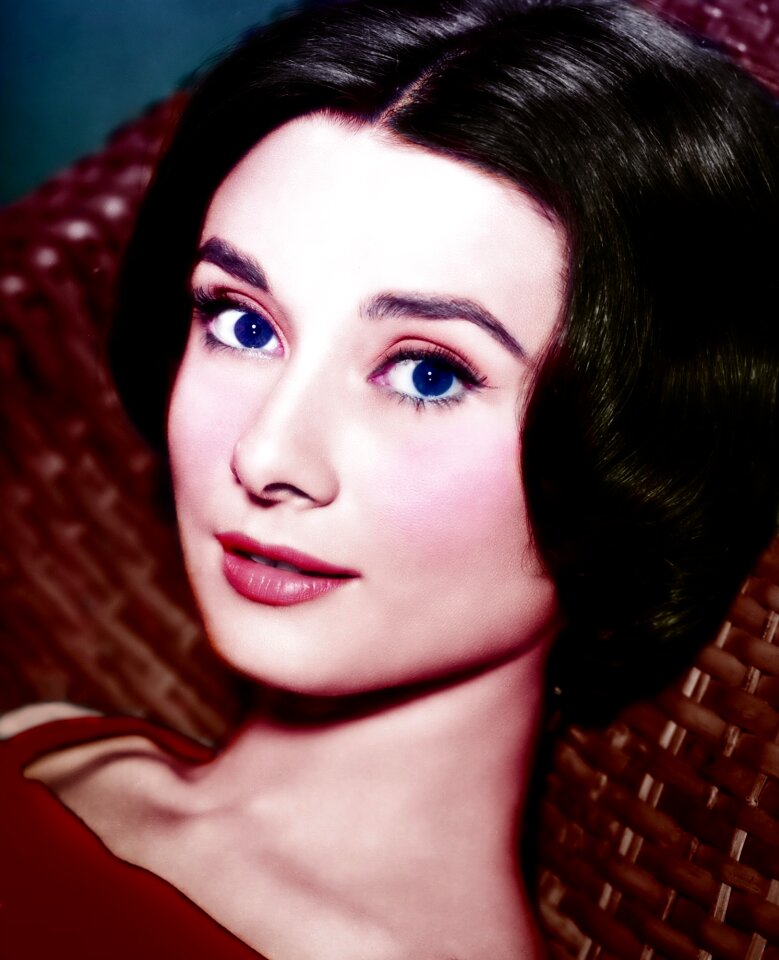Retouch colorization alien
