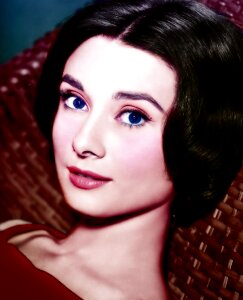 Retouch colorization alien