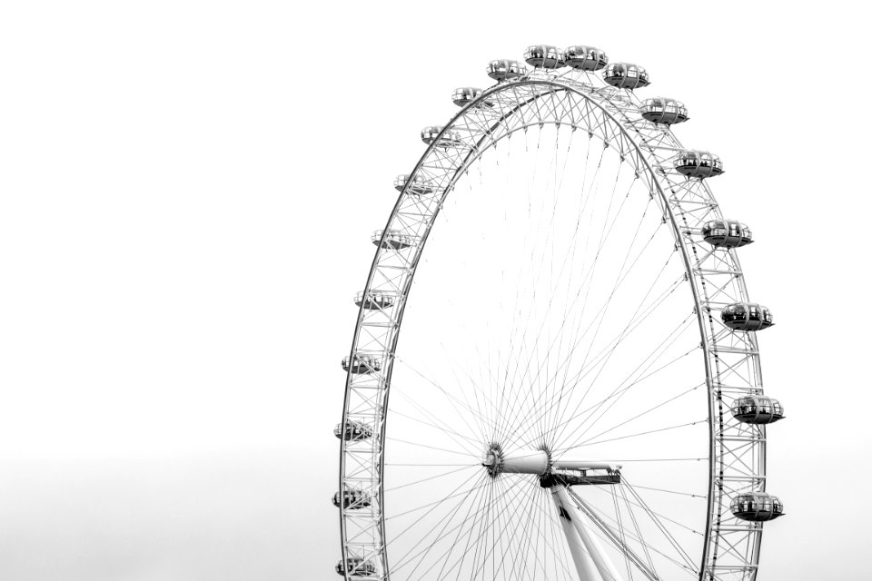 Feeris wheel at daytime