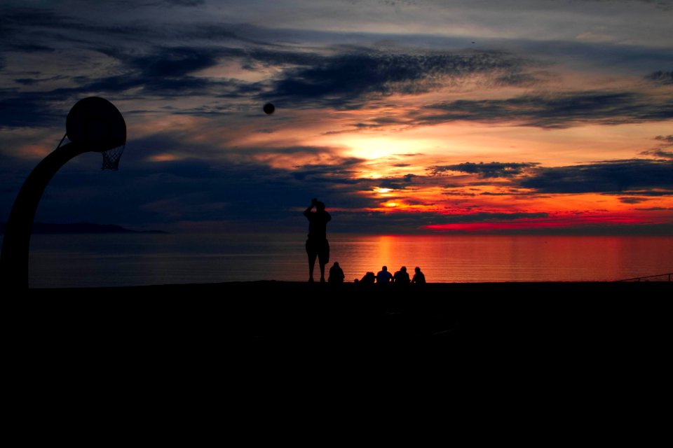 Chill, Sunrise, Friends
