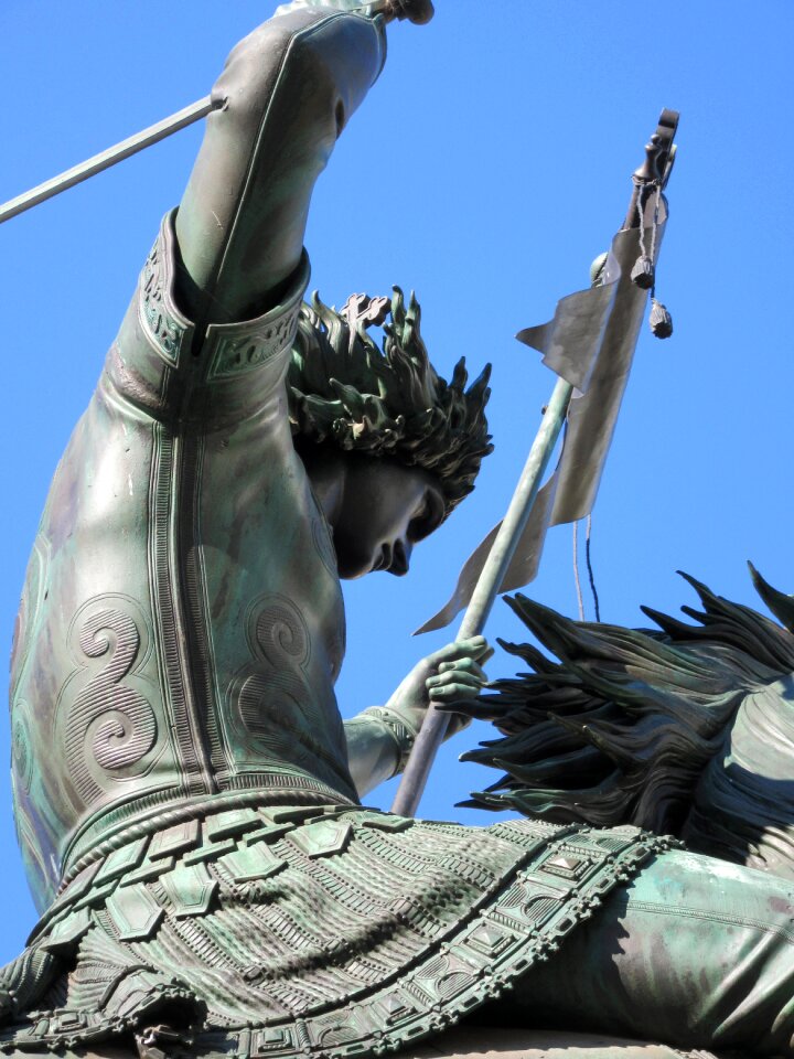 Statue monument history