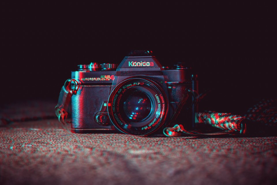 shallow focus photography of black Konica DSLR camera