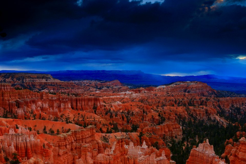 landscape photo of mountains