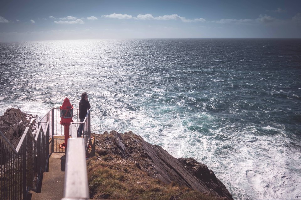 Lighthouse, Water, Horizon