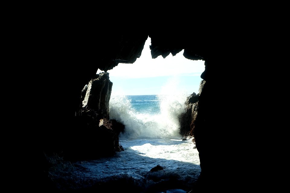 cave with sea wave at daytime photography