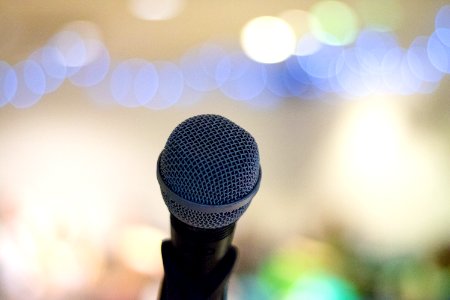 selective focus photography of microphone photo