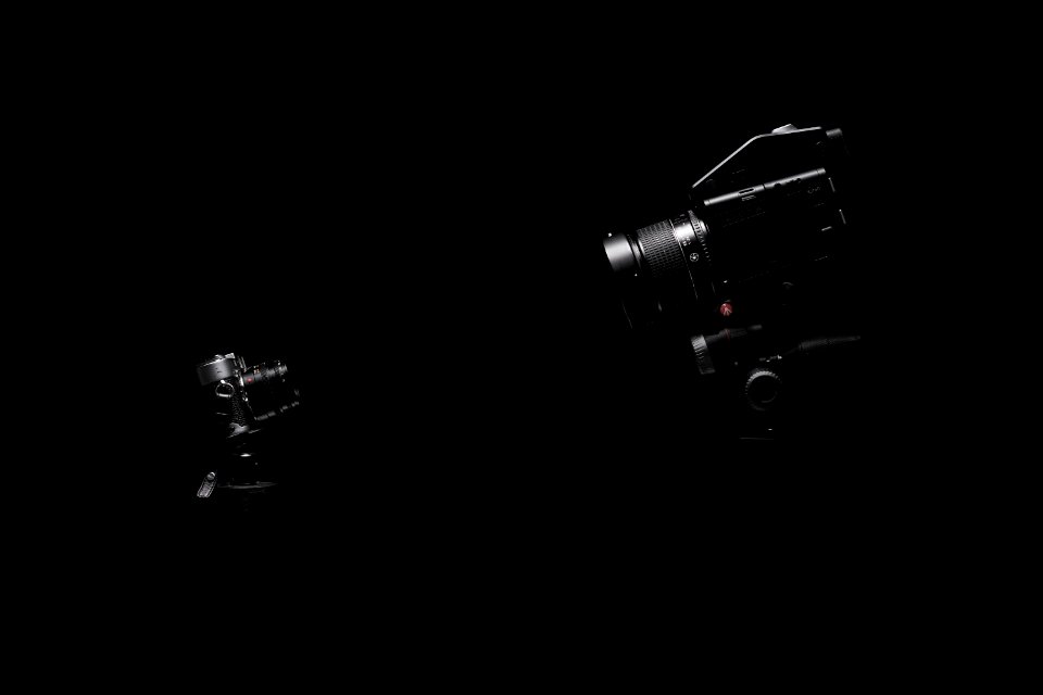 black and gray DSLR camera