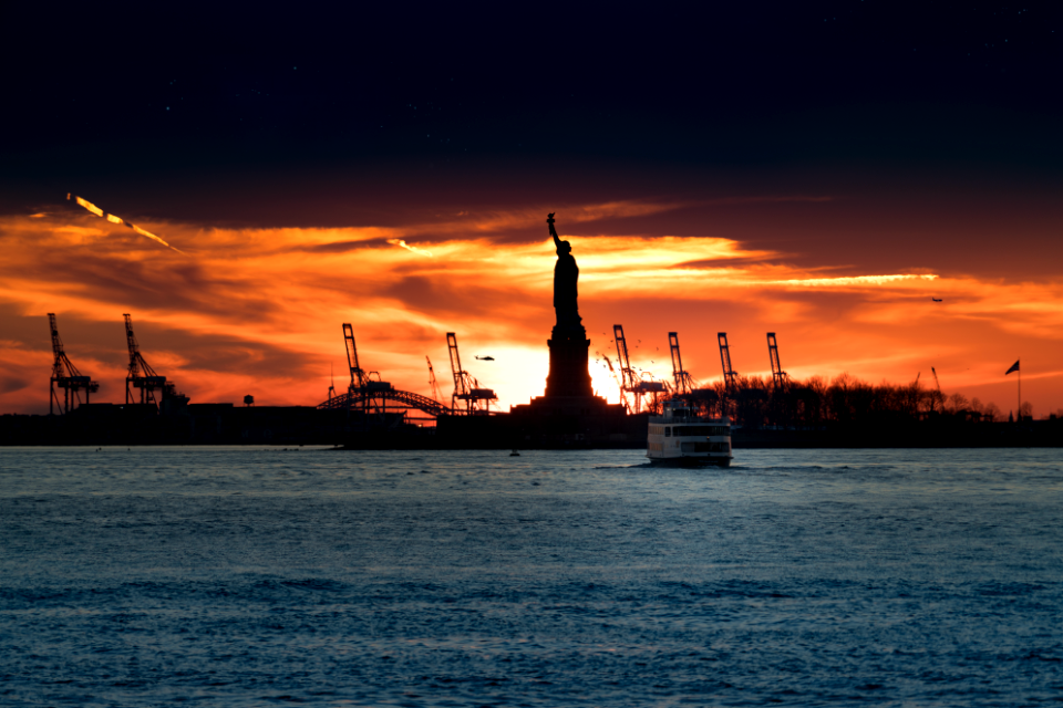 silhouette of Statue of Liberty near body of water