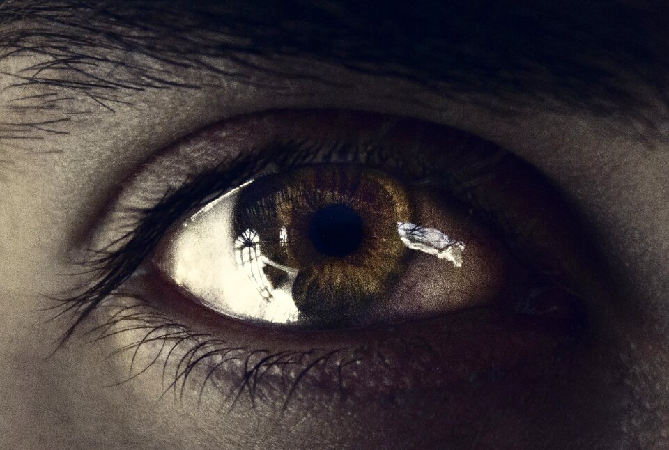 Eye shooting eyes