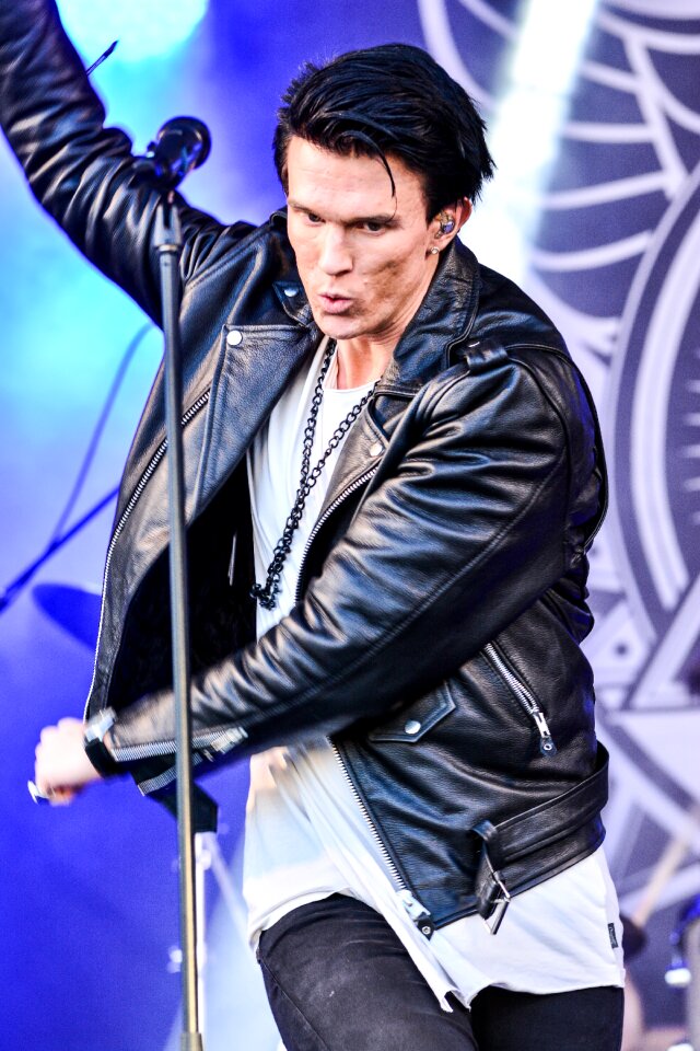Performance rock music