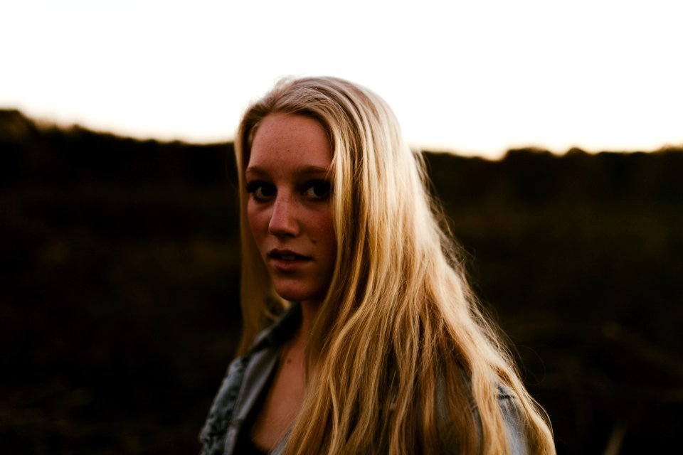 shallow focus photo of woman