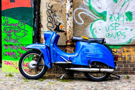 Berlin, Oldfashioned, Graffiti photo