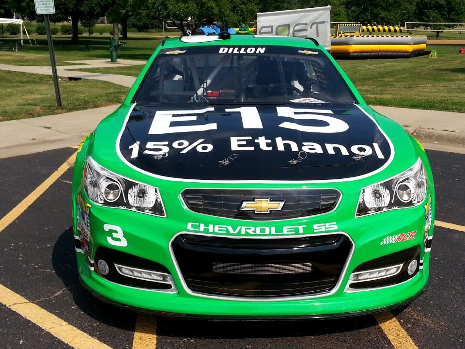Race car chevrolet ss e15