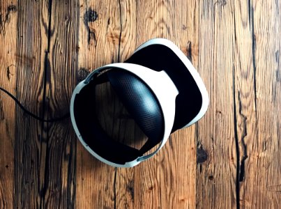 white and black Bluetooth headphones photo