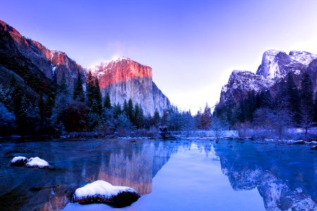 shallow focus photography of brown and white mountain photo