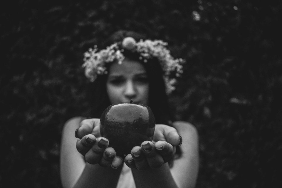 Black  white, Snowwhite, Apple