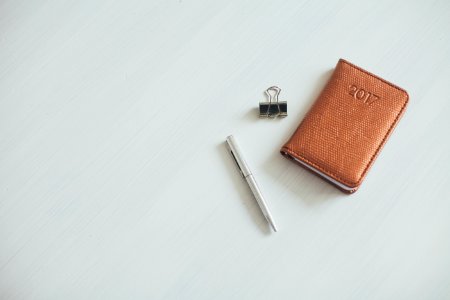 brown leather bifold wallet photo