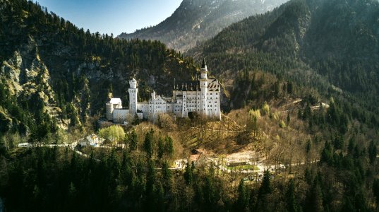 landscape photo of castle near the mountain photo