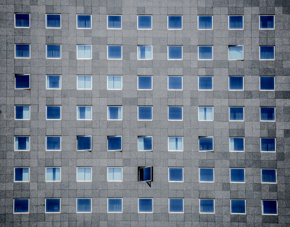 gray concrete building photography photo