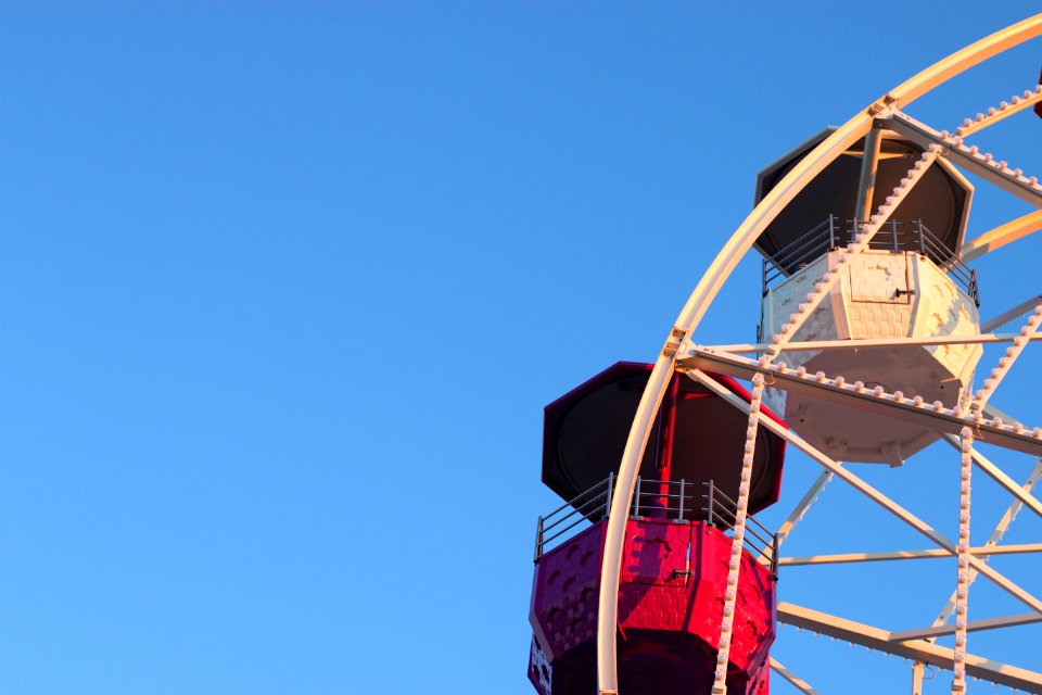 beige and red ferris wheel