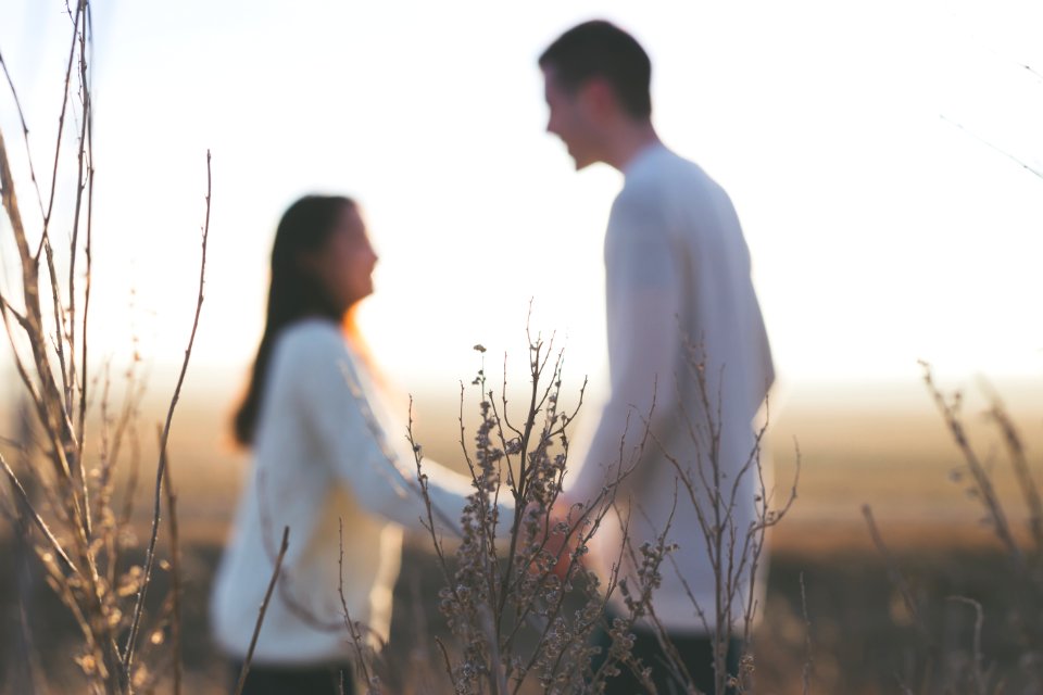 man wearing white crew-neck sweater photo