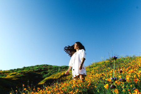 woman standing of flower field photo