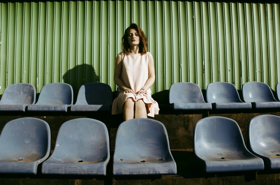 woman sitting on gang chair