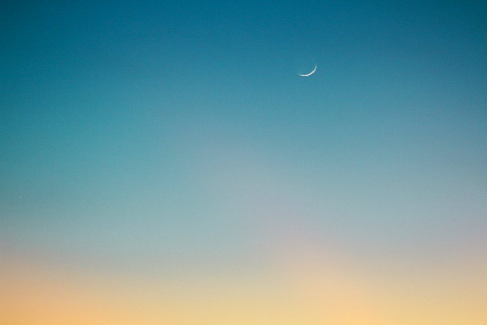 crescent moon on blue sky