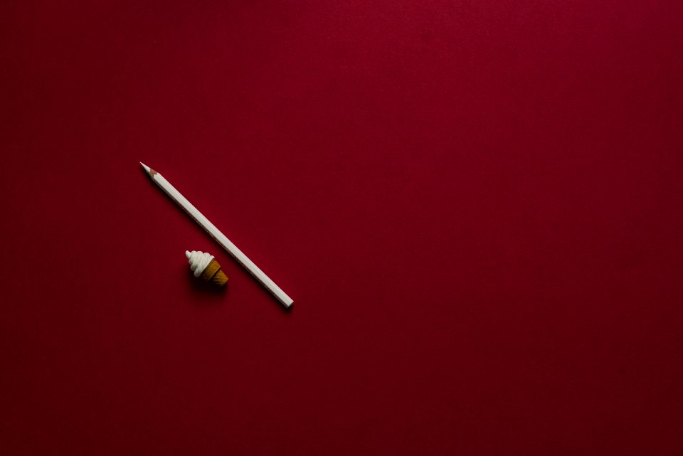 white pointed pencil