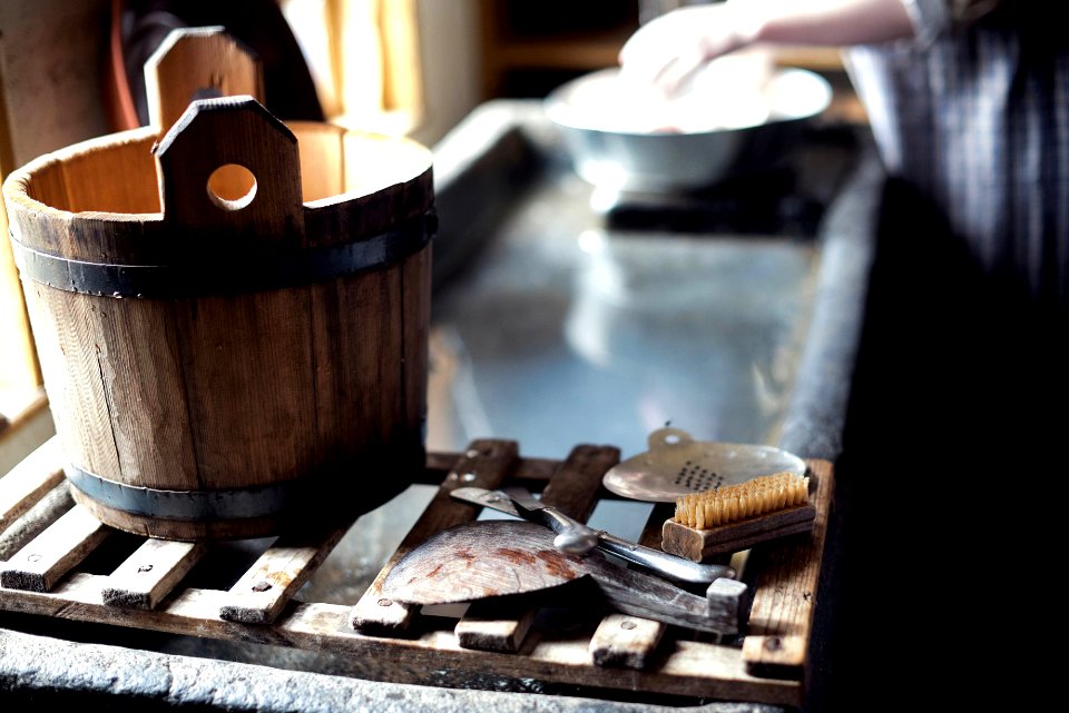 brown wooden bucket