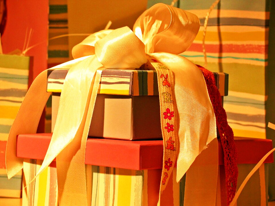 Wrapping paper made give