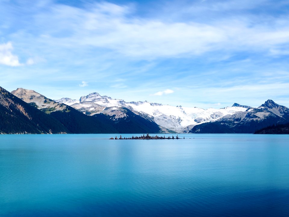 aerial view photography of mountain and body of water photo