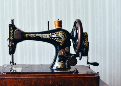 black and yellow metal sewing machine photo