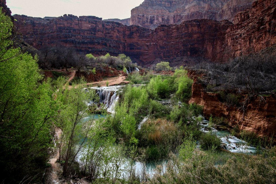 body of water beside cliff photo