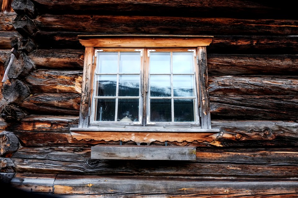 clear glass windowpane