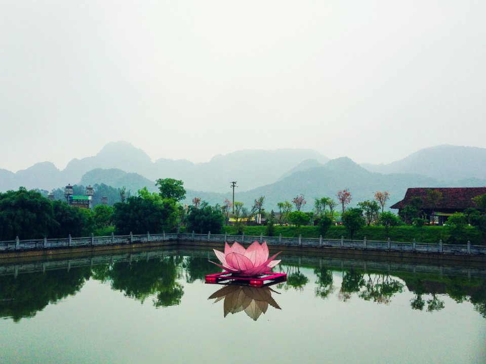 calm body of water at daytime