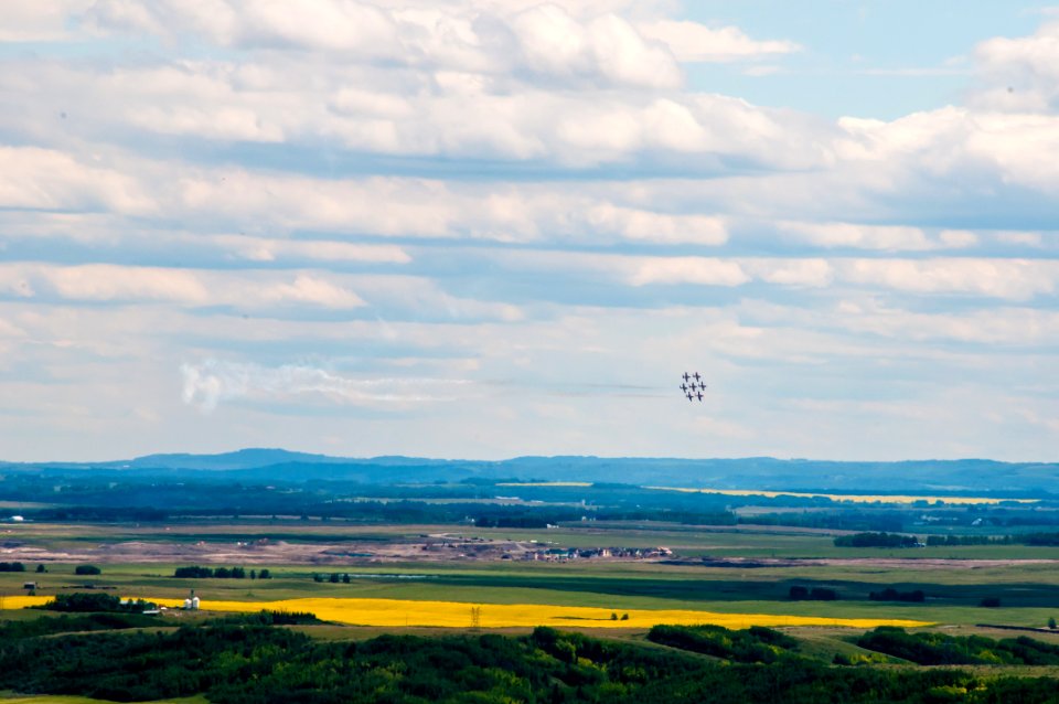 Calgary, Mountains, Snowbirds