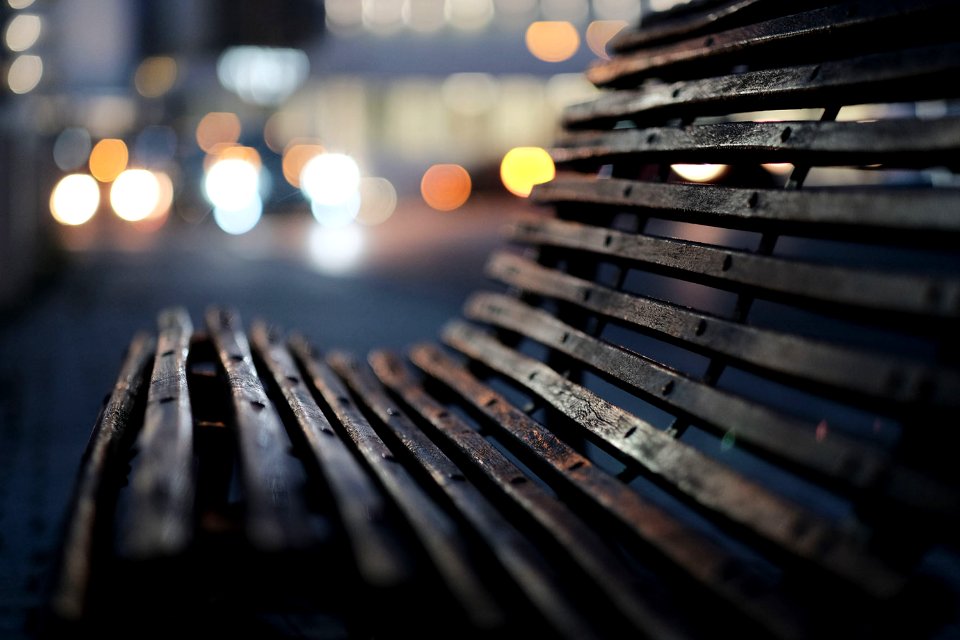 macro photography of brown wooden bench