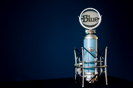 blue and gray Blue condenser microphone photo