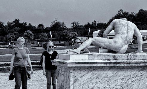 Male, Black  white, Marble