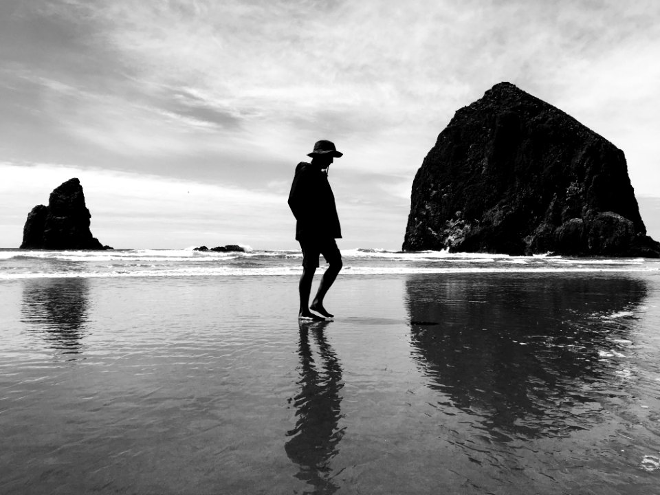 photo shoot of woman on seashore