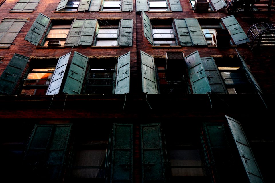 brown concrete tall building photo