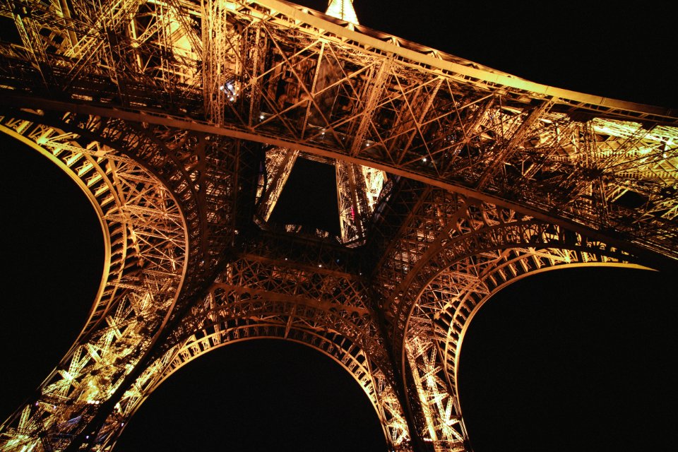 Eiffel tower close-up photography