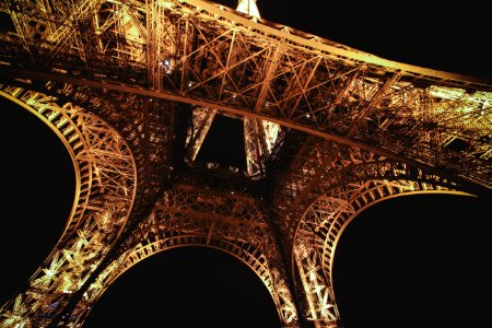 Eiffel tower close-up photography