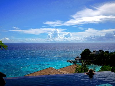 beige roofed house beside sea photo