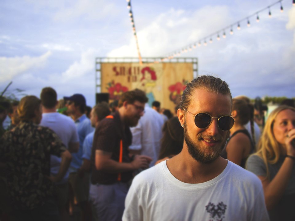 person wearing white crew-neck shirt beside crowd photo