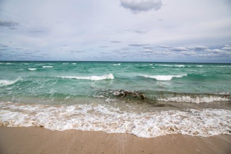 sea waves crashing on shore during daytime photo