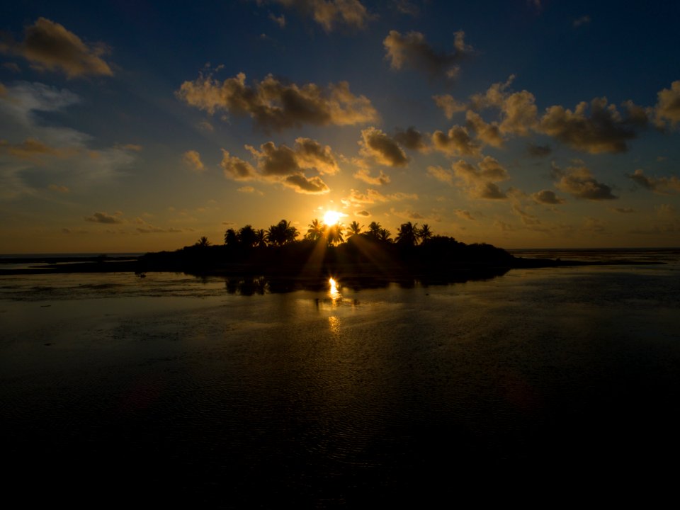 Maldives, Maldivesisl, Adducity