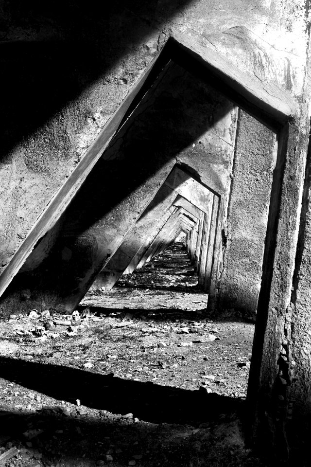 Tunel, Black  white