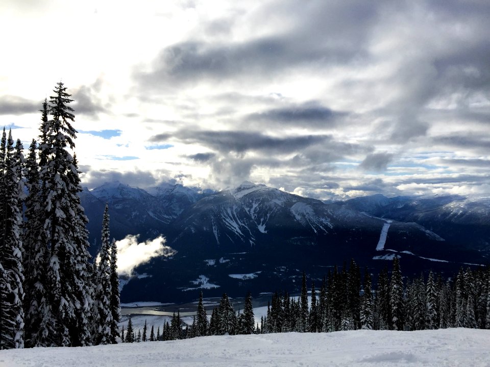 Revelstoke, Canada, Mountain range
